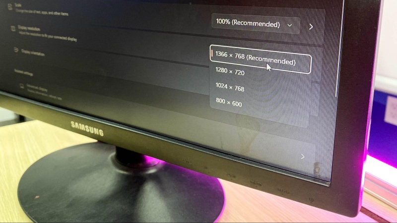 1366x768 resolution setting on an external monitor