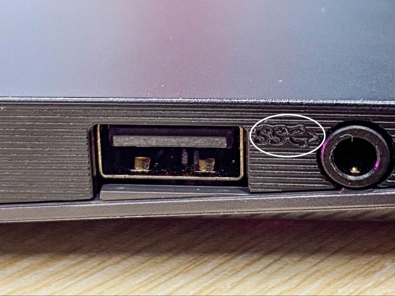 SS symbol next to USB port