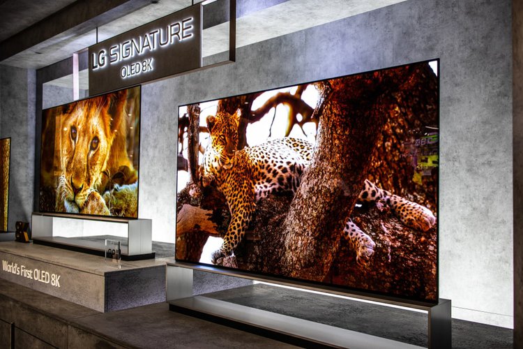 Two LG Signature OLED 8K in a showroom