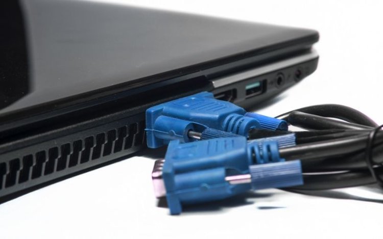 a VGA cable connect to laptop