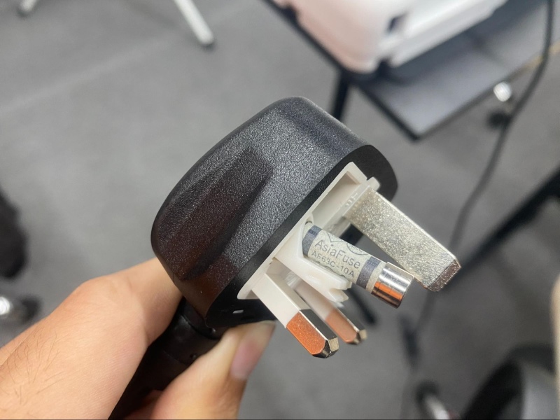 check the fuse condition in the projector power cable