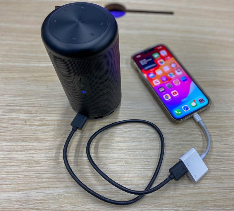 connect an iPhone 11 pro to the Nebula projector via a Lightnight to HDMI adapter