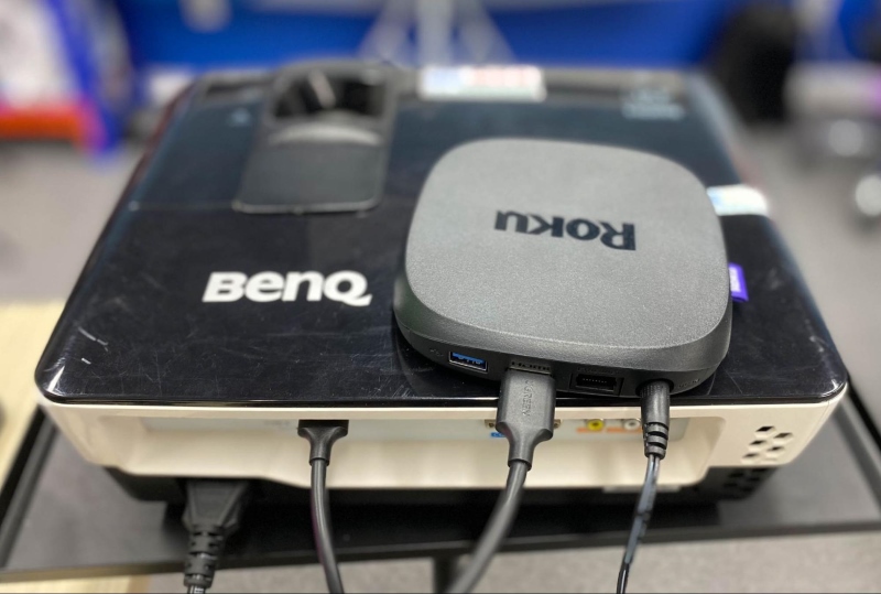 connecting Roku Ultra to BenQ projector via HDMI cable