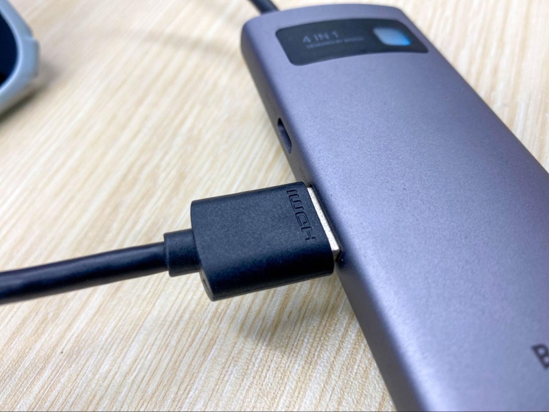 plug an HDMI connector into a USB-C hub
