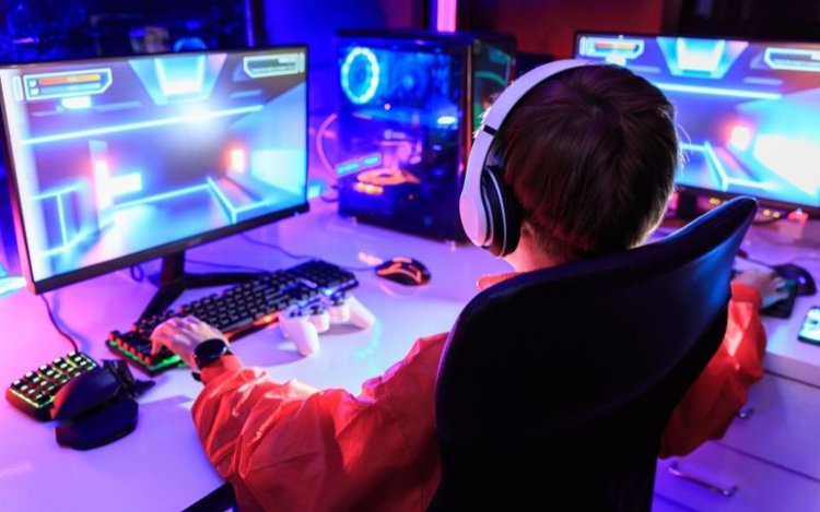 a kid playing games with HDR monitor