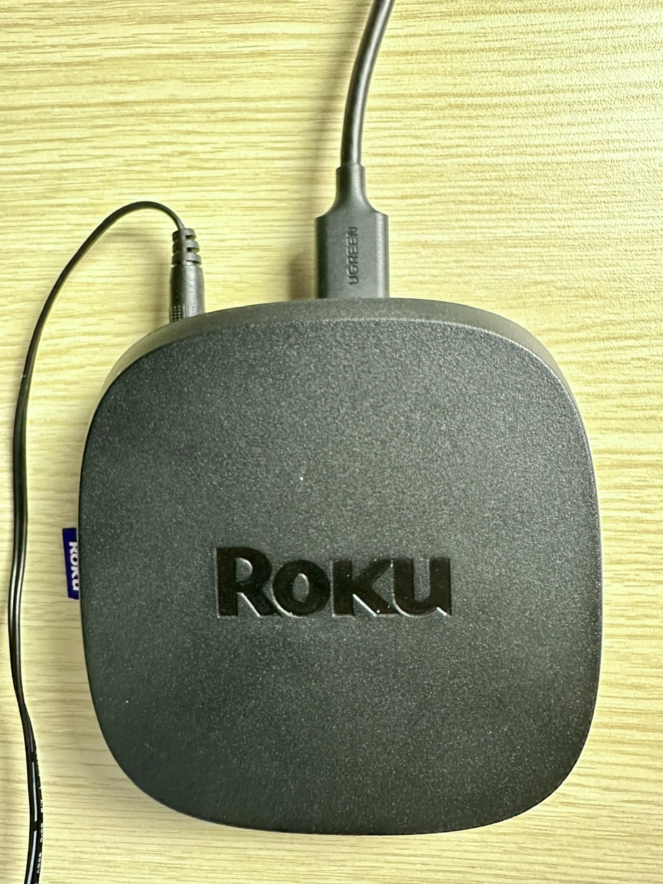 a roku is connected to an hdmi cable