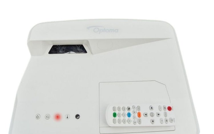 What Do Blinking Red Lights Mean on an Optoma Projector?