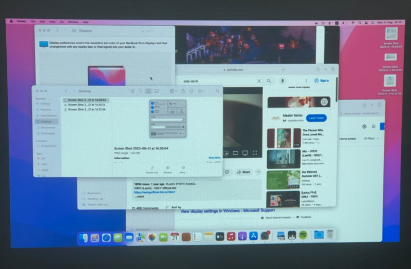The Macbook screen shows on the projector screen