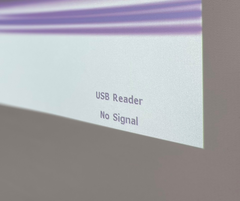USB Reader No Signal message on a projection screen