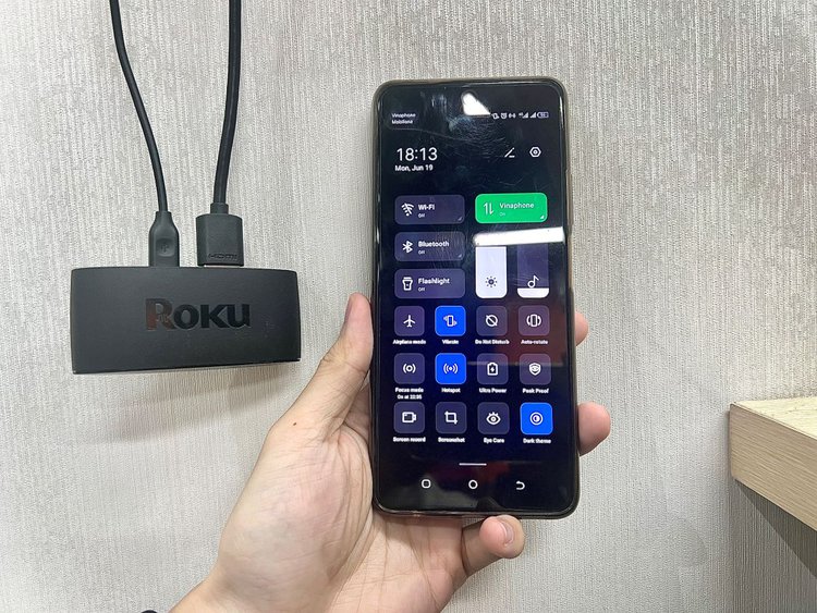 a roku express 4k+ next to an android phone turning on hotspot feature