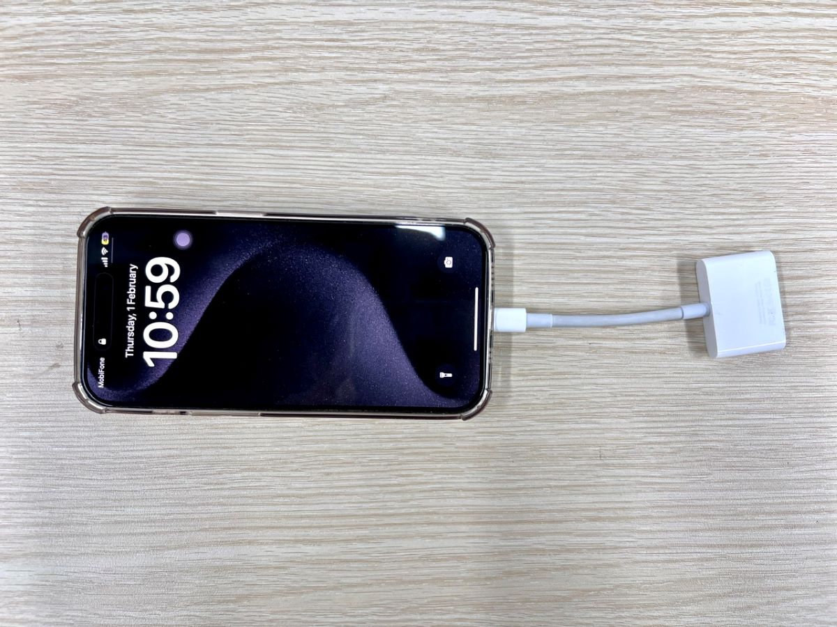 an hdmi adapter is plugged into an iphone 15