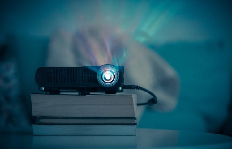 choosing projector with the right lens