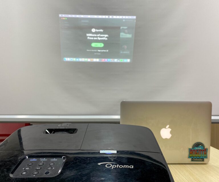 5 Tested Ways To Connect an Optoma Projector to a Laptop (MacBook) Flawlessly