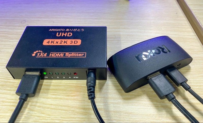 connect a Roku Express to a HDMI splitter with an HDMI cable