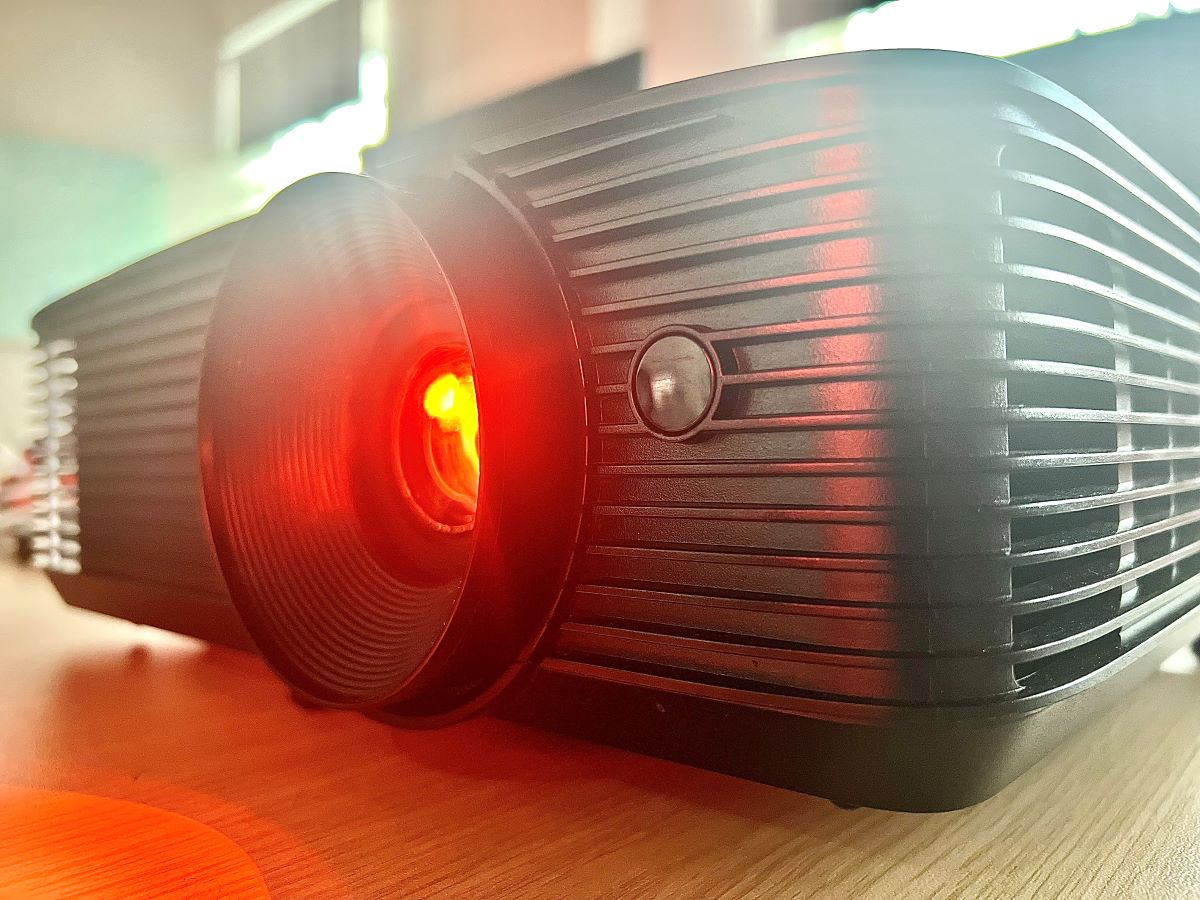 optoma projector lighting red