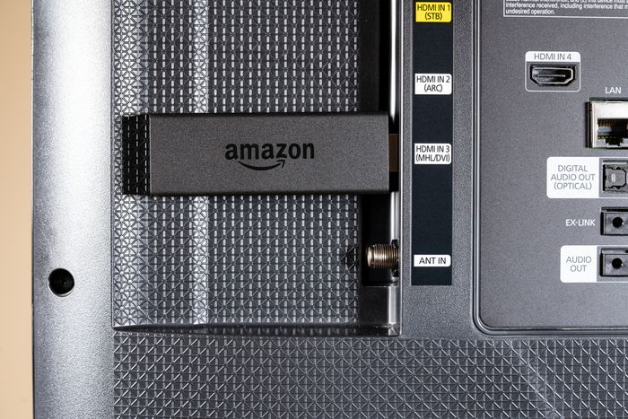 plugging Amazon fire stick to HDMI TV port