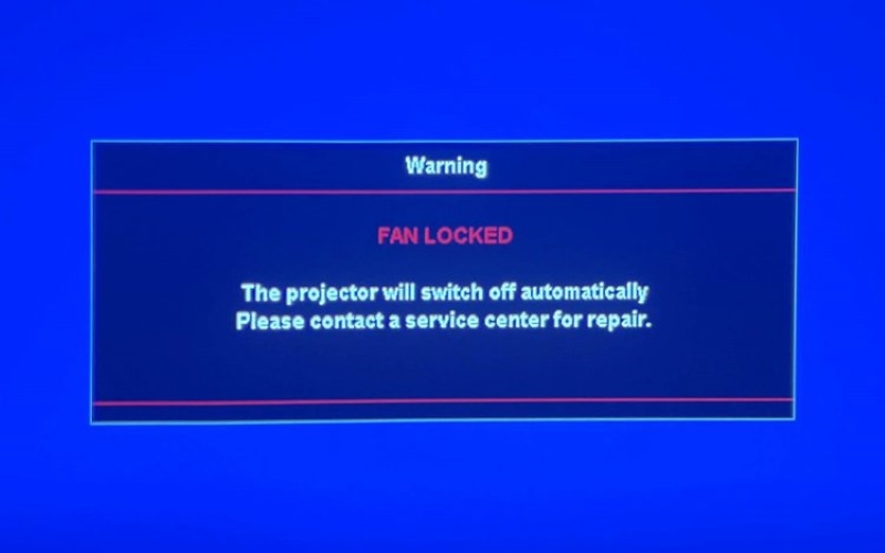 the FAN LOCK message of the Optoma projector showing on the screen