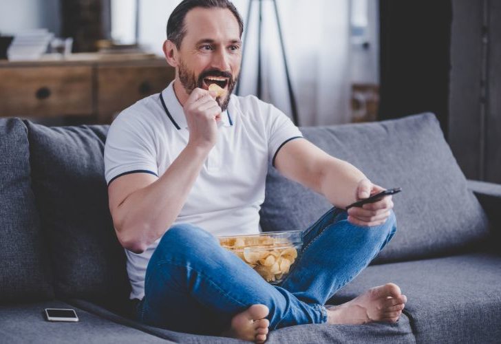 Can’t Watch TV Without Eating? Why & How To Stop