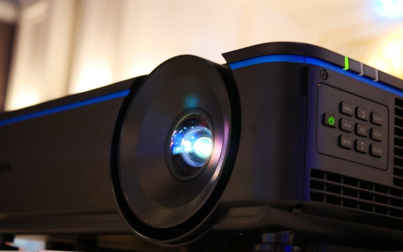a black 4k projector working