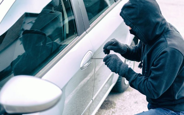 man uses screwdriver in an attempt to stealing the car