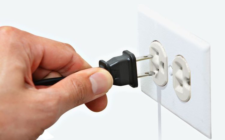 plug the power cord of projector into wall outlet