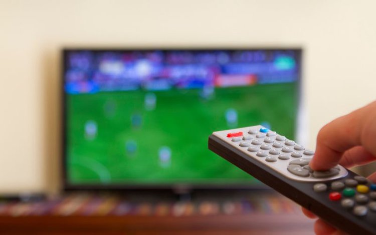 Use A Remote To Fix A Freezing TV 