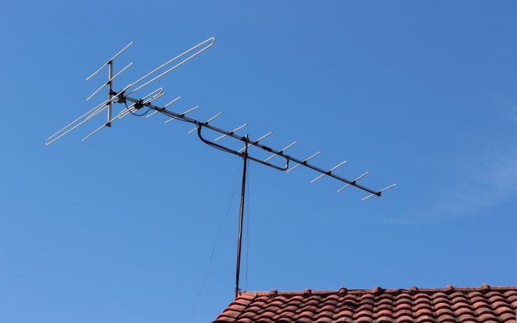 a TV antenna on rooftop