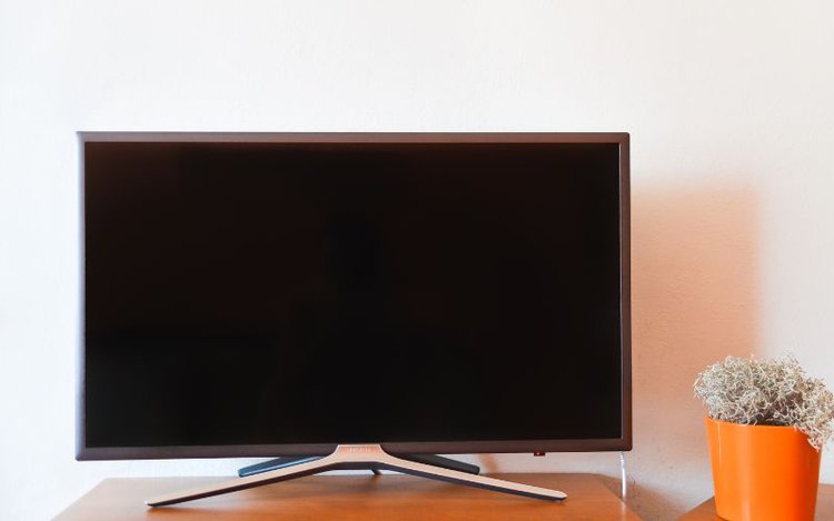 a black TV on a desk