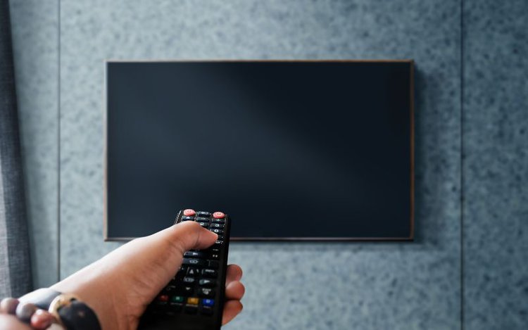 Why Does My TV Keep Turning Off?