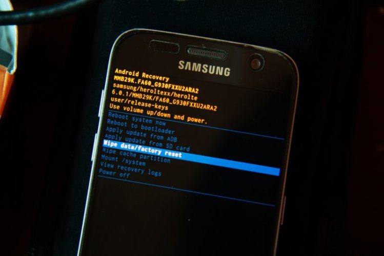 recovery mode screen on Samsung android phone