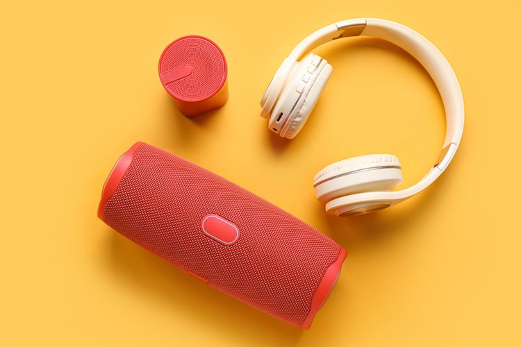 Bluetooth speaker and headphone