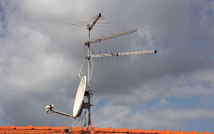 bad weather affects tv reception