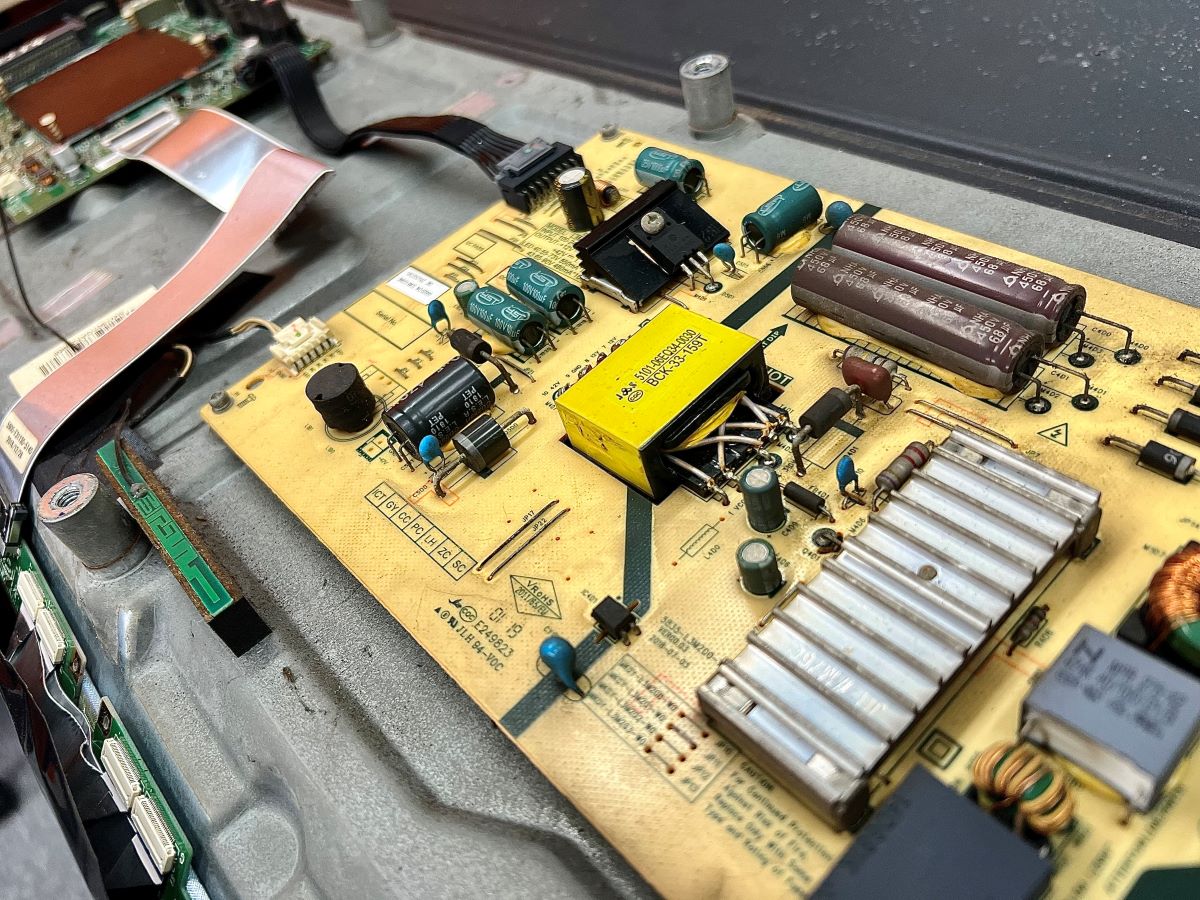 internal components of a tv are shown