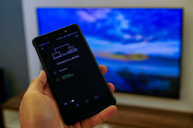 TV chromecast through the phone