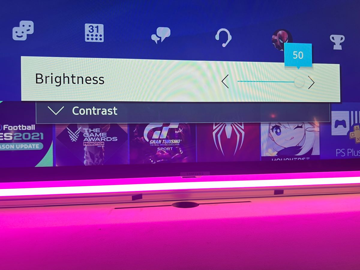 The brightness of the Samsung TV is set to max