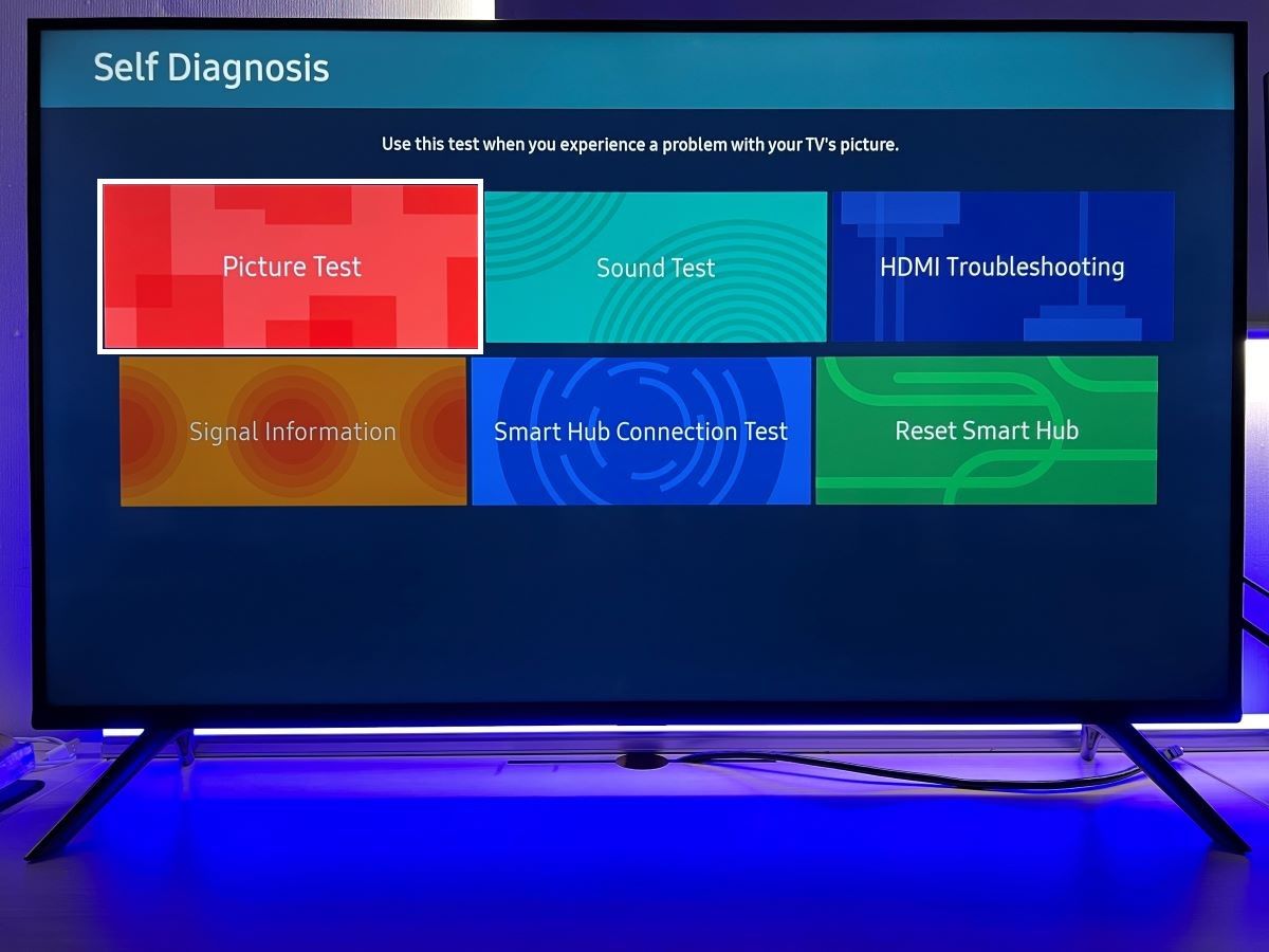 The picture test of the self diagnosis feature on Samsung TV