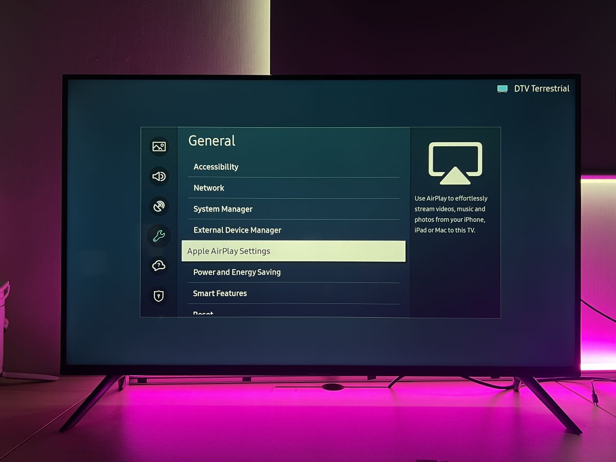 The Apple AirPlay on Samsung TV with a pink back light