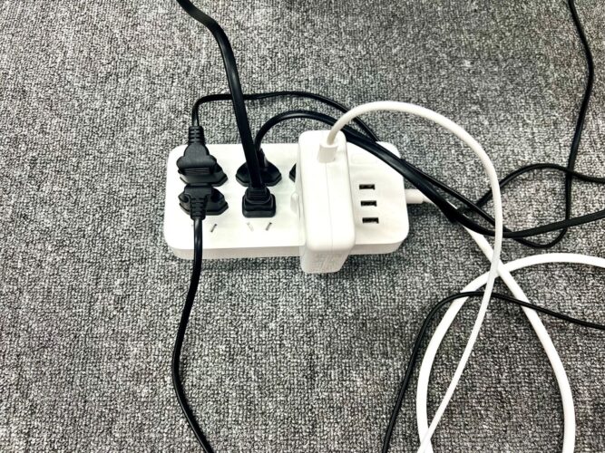 a power strip with 6 plugs