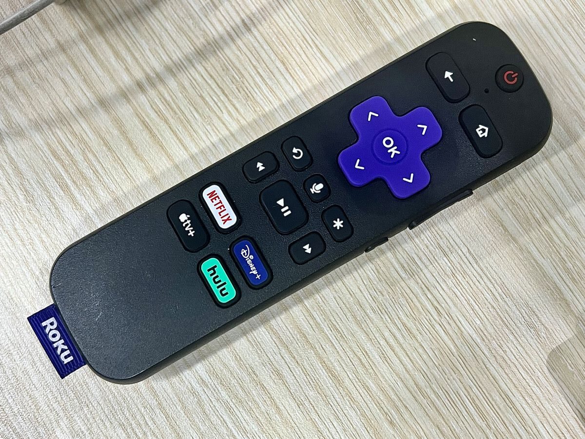 a roku remote is on a table
