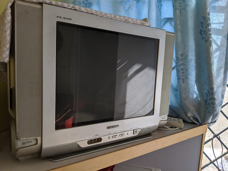 an old Samsung TV