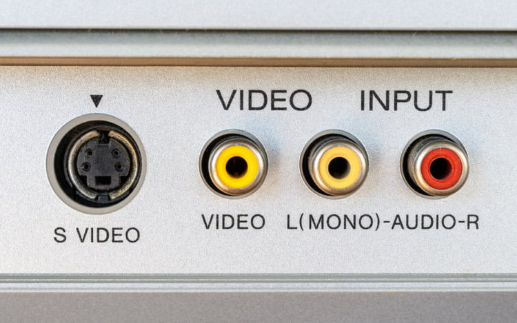 4-pin S-Video Port