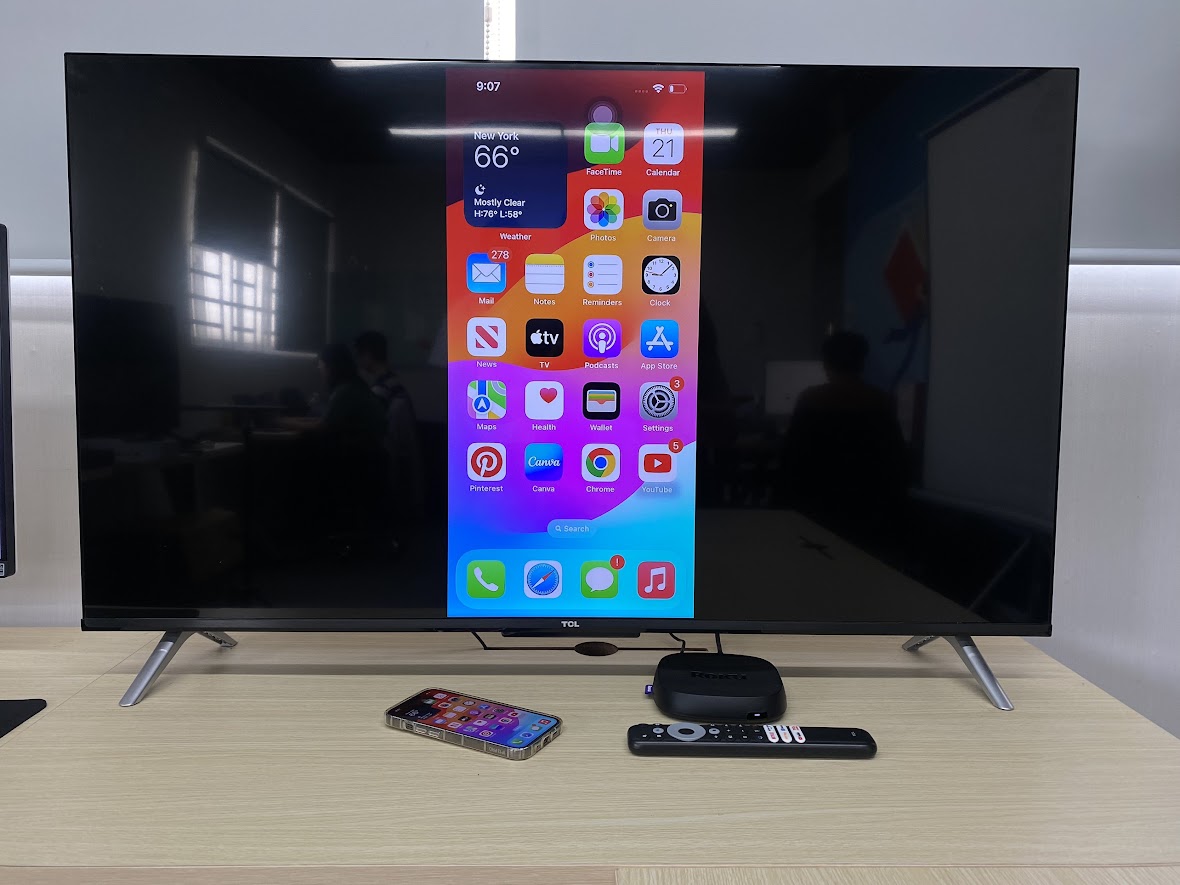 iPhone 13 is being AirPlay onto the Roku Ultra