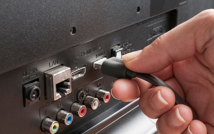 plugging HDMI cable into HDMI ARC port