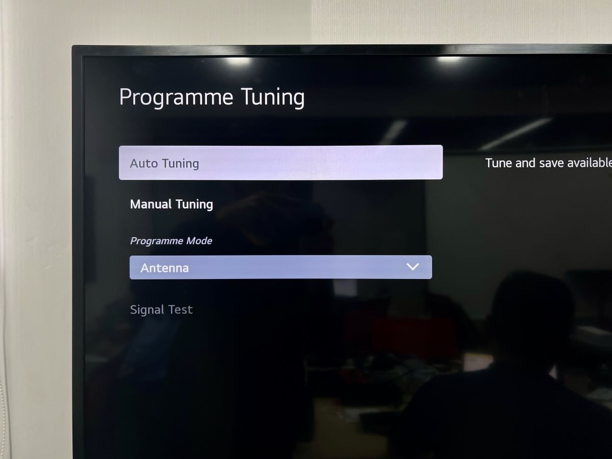 auto tunning option is highlighted on an lg tv