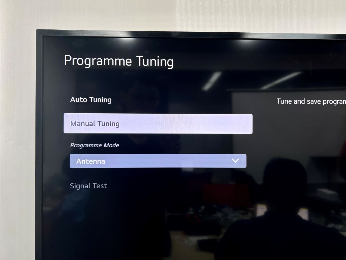 manual tunning option is highlighted on an lg tv