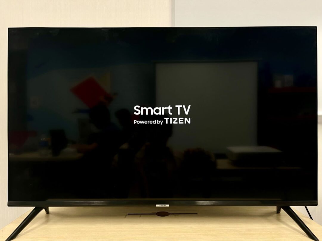 samsung tv включается и выключается