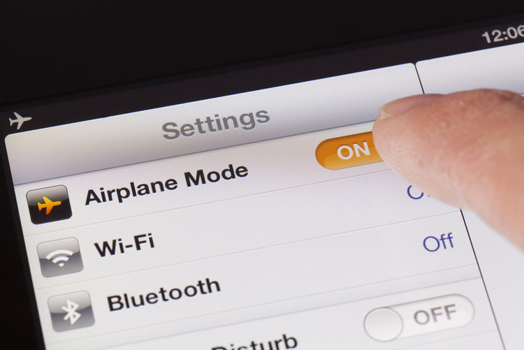 switching on airplane mode on a phone