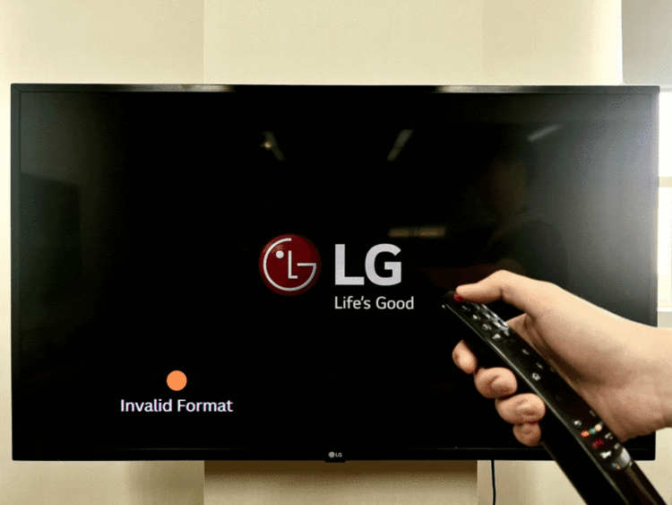 LG TV turn off screen with an invalid format text and an orange circle above the text