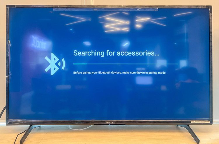 Searching for accessories message on Sony TV
