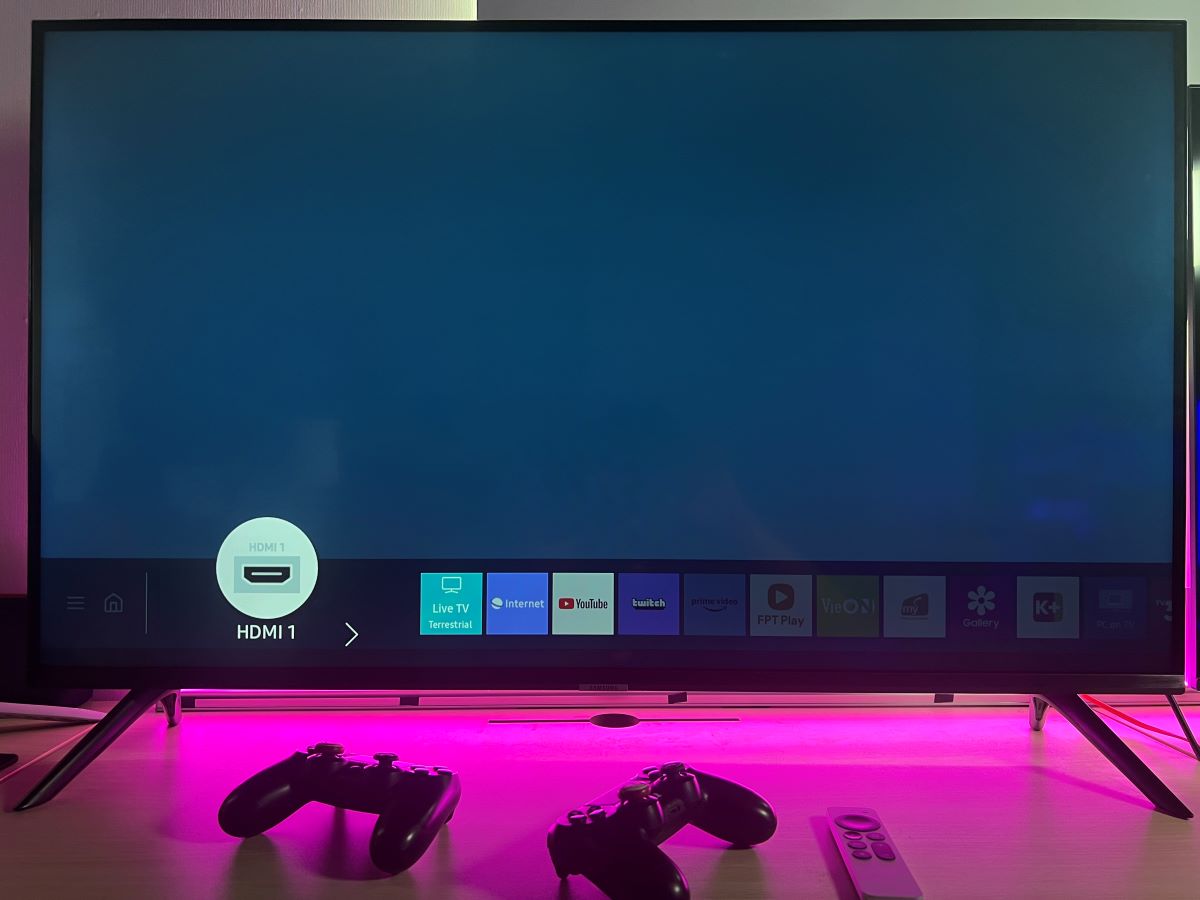 The HDMI input source on Samsung TV is getting set to the home screen